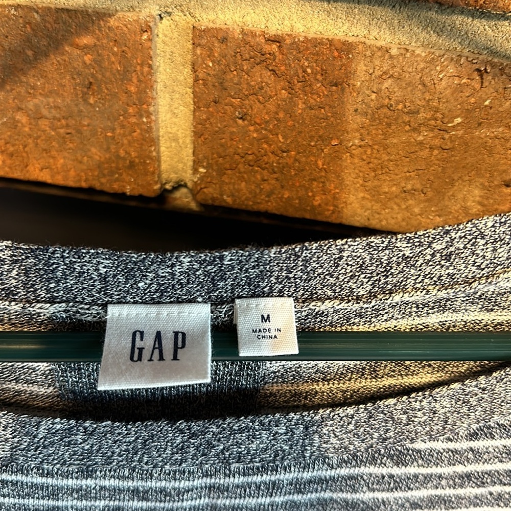NWOT Gap Top - Picture 3 of 3